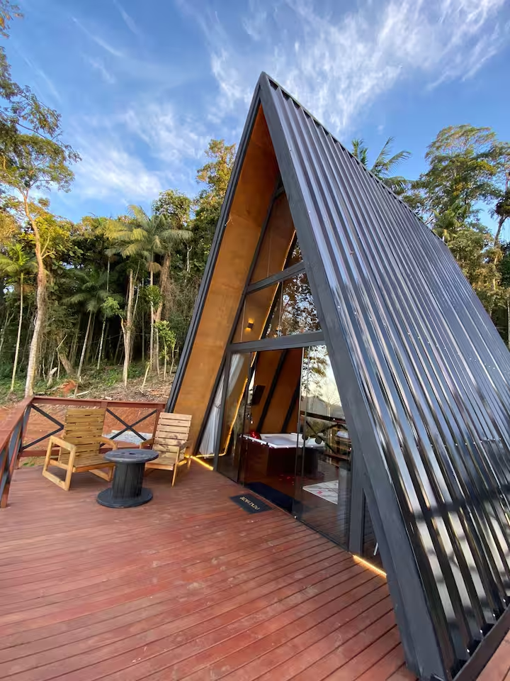 Chalé A-frame com deck