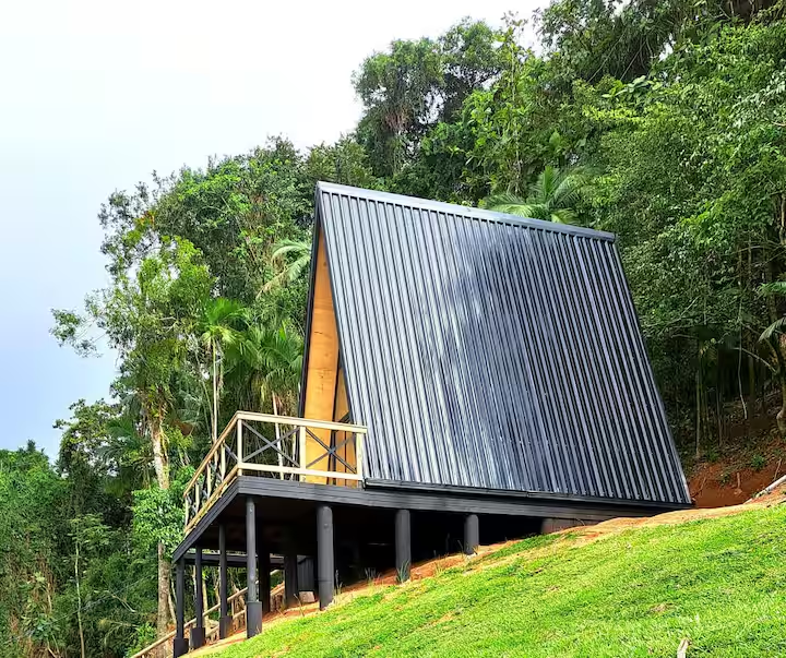 Chalé na encosta da montanha