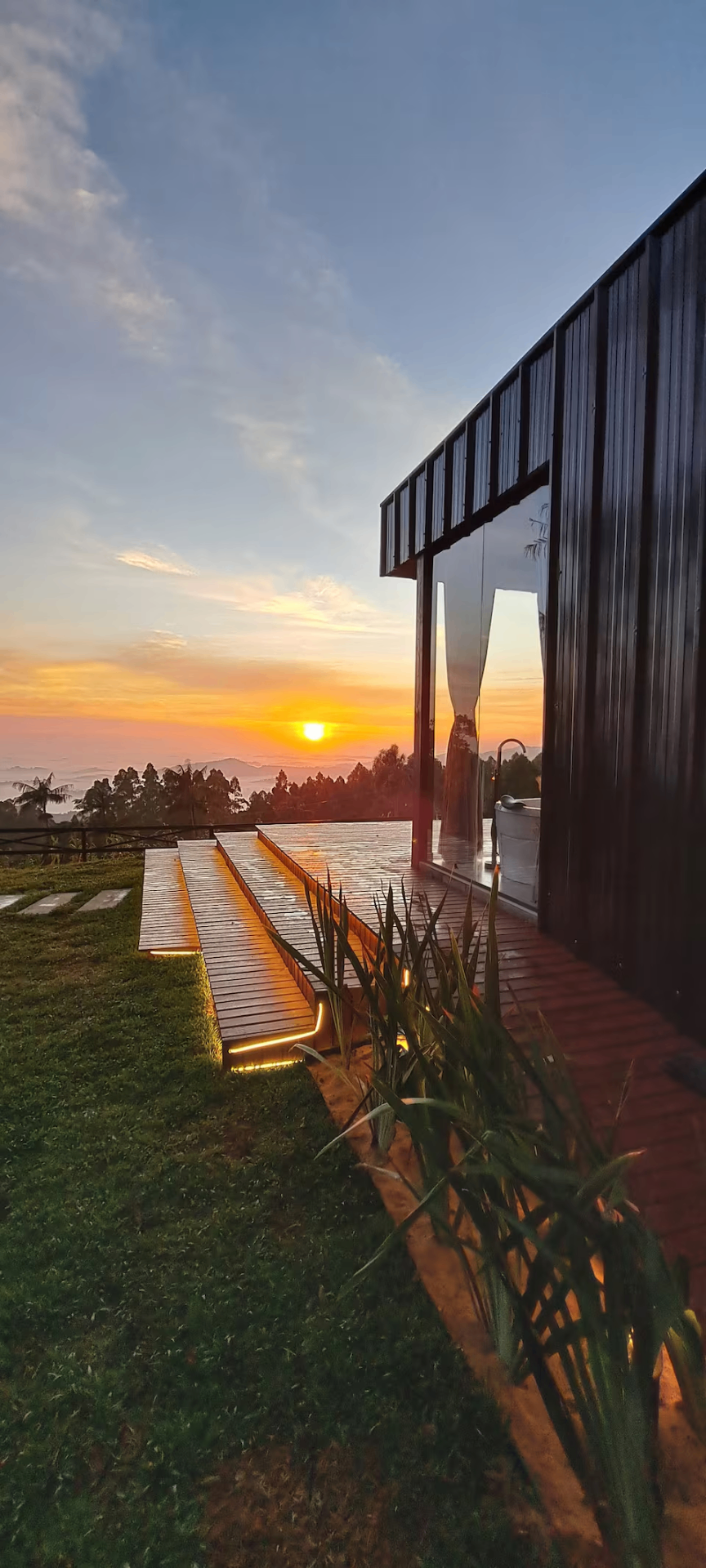 Chalé Santo Anjo ao pôr do sol no alto da montanha